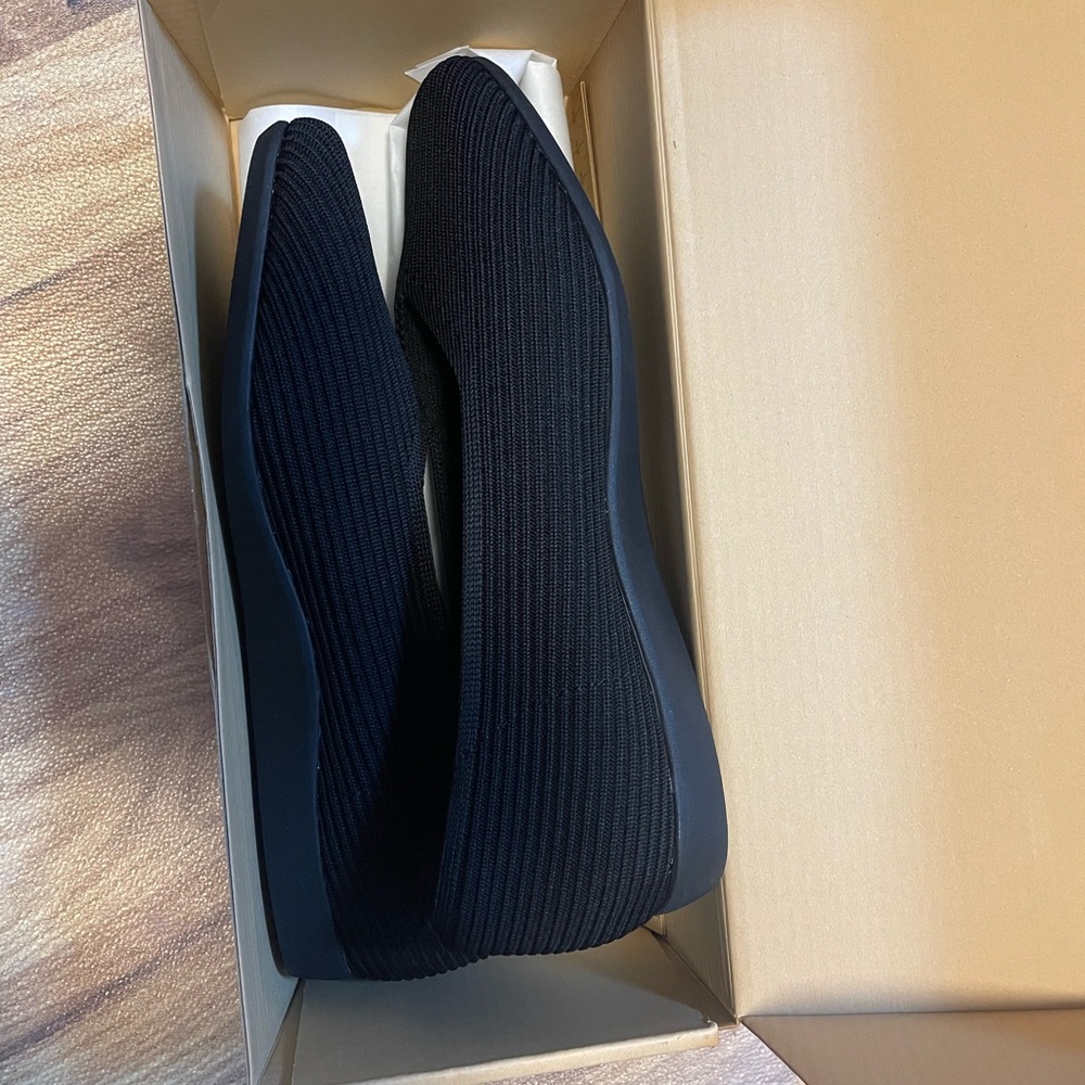 36.5 medium NWT VIVAIA travel shoes